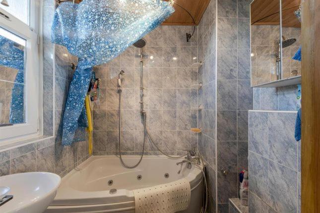 1 Bedroom Flat Close To City With Free Parking Arrangement Лондон Экстерьер фото