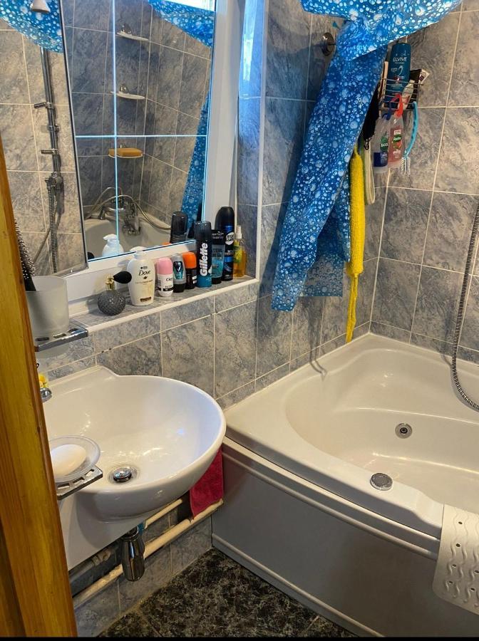 1 Bedroom Flat Close To City With Free Parking Arrangement Лондон Экстерьер фото